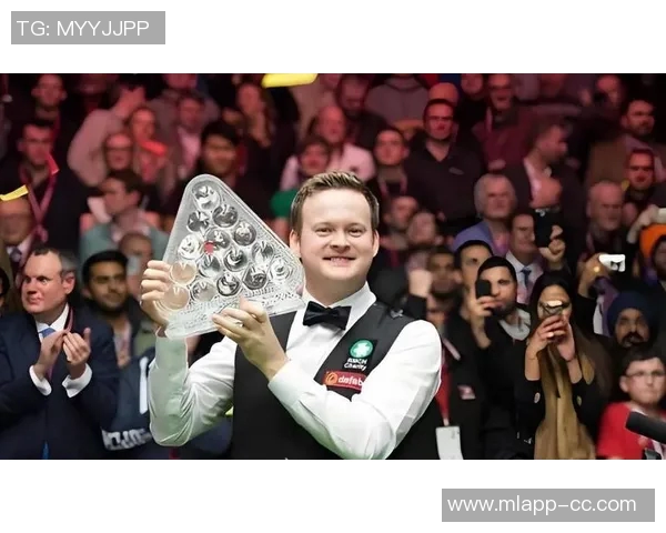 墨菲半场表现抢眼6投4中砍下13分4篮板三分球完美3中3助球队领先 墨菲半场表现抢眼6投4中砍下13分4篮板三分球完美3中3助球队领先