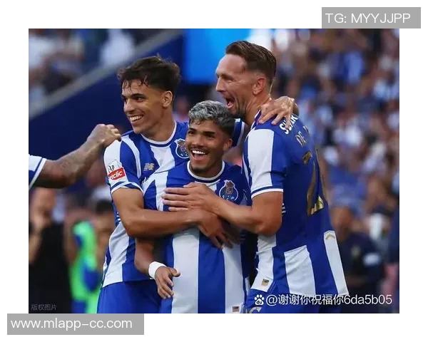 巴黎斯基拉关注波尔图右后卫阿尔贝托科斯塔有意今夏引进他 巴黎斯基拉关注波尔图右后卫阿尔贝托科斯塔有意今夏引进他